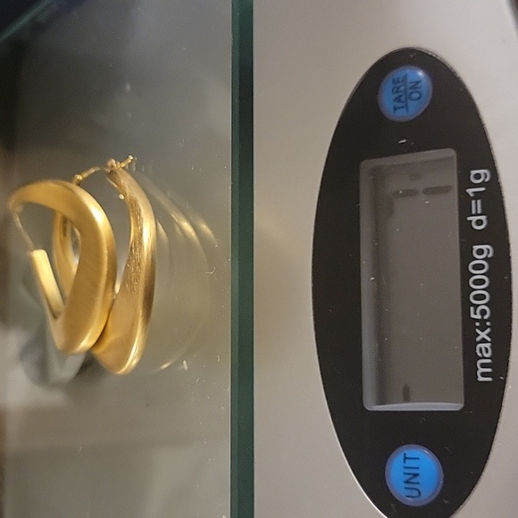 14K ITALIAN YG MILOR OVAL SHAPE HOOPS NWOT